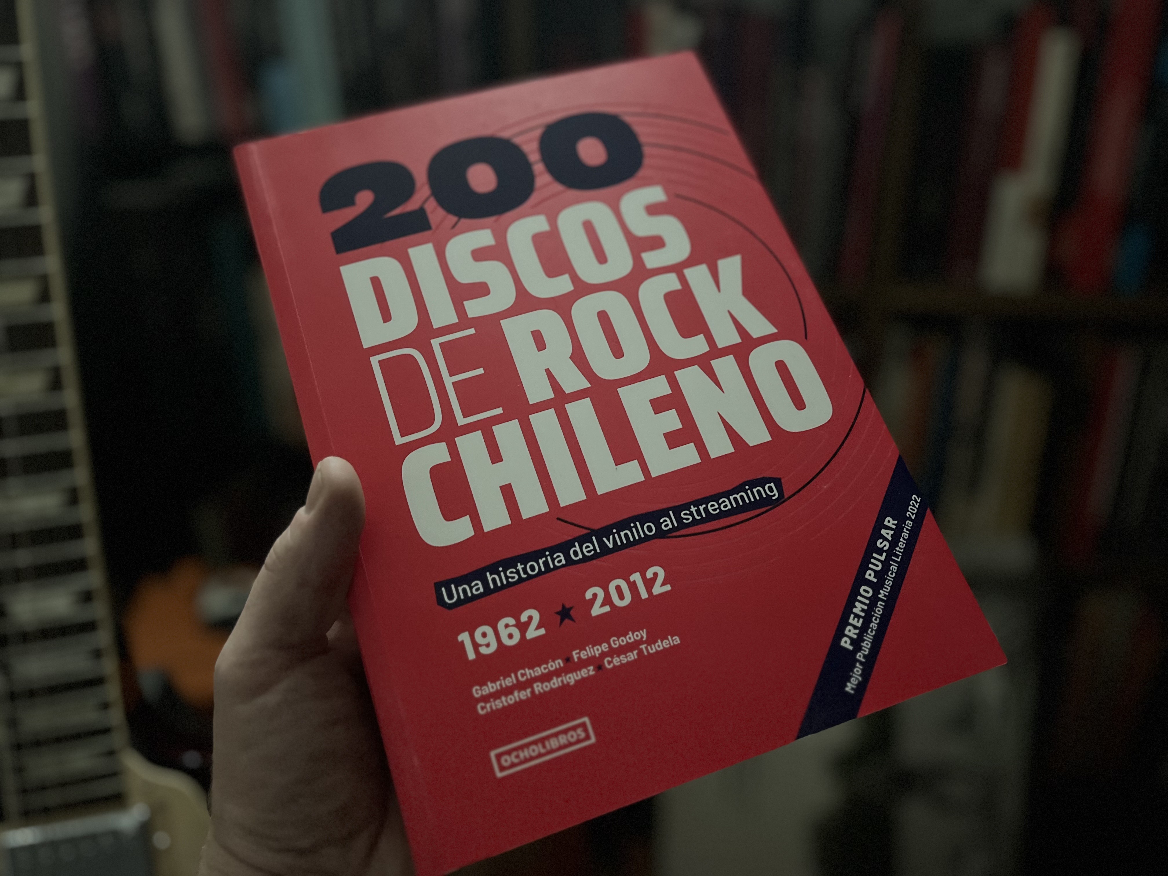Vuelve un libro clave: se reedita “200 Discos de Rock Chileno” en su segunda edición 2025